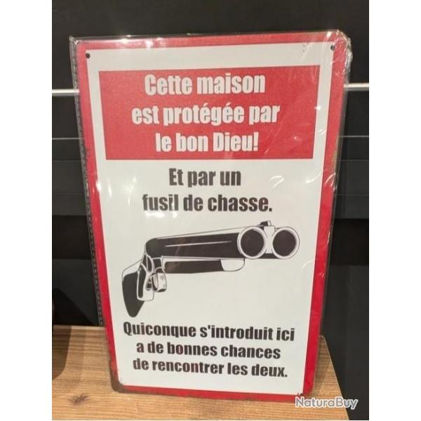 PLAQUE DECORATIVE VINTAGE PROTECTION DE LA MAISON PAR DIEU ET UN FUSIL DE CHASSE