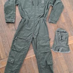 ENSEMBLE PILOTE ENGIN BLINDÉ - CAGOULE NEUVE + COMBINAISON OCCASION (TRES BON ÉTAT)