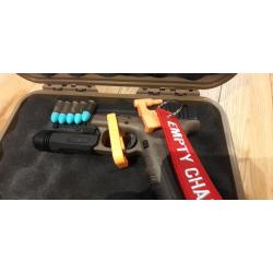 Lot pour Glock: Chargette, drapeau de chambre, outil de démontage, 5 cartouches de manip, neuf.