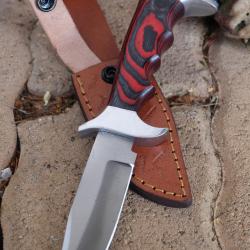 Poignard Couteau de Chasse Lame Acier Carbone 1055 Manche Bois/Acier Etui Cuir Fabric Artisananale A