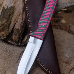 Bushcraft Couteau de Chasse Survie Lame Acier Carbone 1055 Manche Fushia Etui Cuir Fabric Artisanale