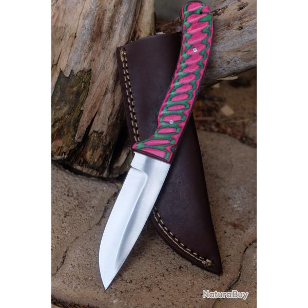 Bushcraft Couteau de Chasse Survie Lame Acier Carbone 1055 Manche Fushia Etui Cuir Fabric Artisanale