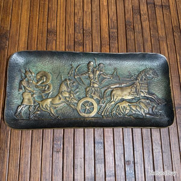 BRONZE FIGURANT UNE SCÈNE DE COMBAT ANTIQUE SIGNÉ MAX LE VERRIER