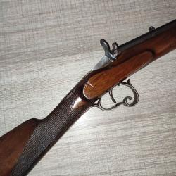 Petite belle carabine flobert pour enfant de calibre 22 bosquette jolie crosse en noyer quadrillée