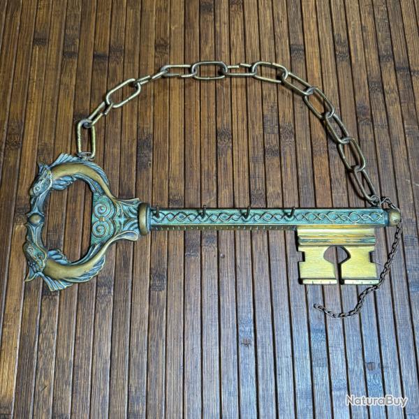 BRONZE PORTE CLEFS MURAL SIGNÉ MAX LE VERRIER