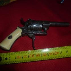 petit revolver à broche de poche