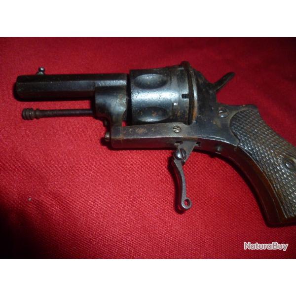 revolver  broche de poche