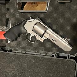 Smith & Wesson 629 performance center 44 mag, état proche du neuf.