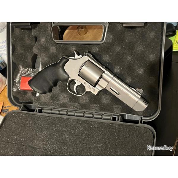 Smith & Wesson 629 performance center 44 mag, tat proche du neuf.