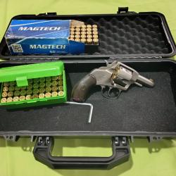 Catégorie DMagnifique bulldog iver et Johnson cal 44