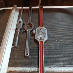 Lot porte outils porte filière et porte taraud professionnel ancien peu courant