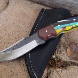 Couteau Skinner de Chasse Bushcraft Lame Acier Carbone 1075 Manche Résine Etui Cuir Fabr Artisan 01