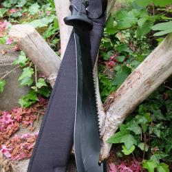 Coupe Coupe Bowie Machette Guide d'Amazonie Lame Acier 3Cr13 Guthook Manche ABS Black Etui Nylon