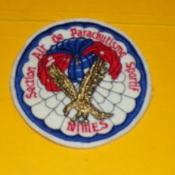 TISSU SECTION AIR DE PARACHUTISME SPORTIF DE NIMES  ,  BON  ETAT VOIR PHOTOS  . POUR TOUT RENSEIGNE