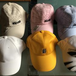LOT N° 2 DE 6 CASQUETTES