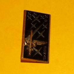 INSIGNE PARACHUTISTE :Base Opérationnelle Mobile Aéroportée, relief, pastille ovale , rectangle doré