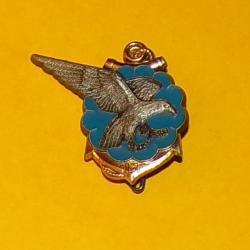 INSIGNE PARACHUTISTE : 1&deg; Brigade Parachutiste, coupole bleu clair, pastille oblongue , aigle argent