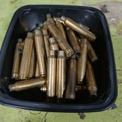 VRAC DE 34 ÉTUIS 300 WIN MAG DIVERS FABRICANTS