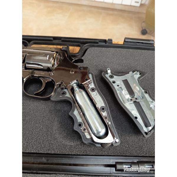 Vend Dan Wesson CO2 4.5mm réplique du 357mag bronzé état comme neuf+mallette et 25 étuis supplémenta