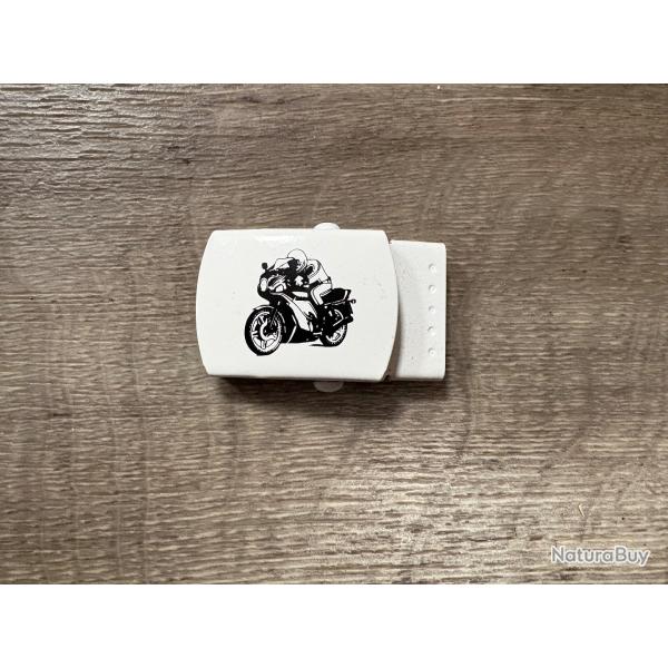 Boucle de ceinture avec dessin moto