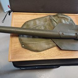 Ancienne pelle militaire type US avec sa housse - années 70 / 80