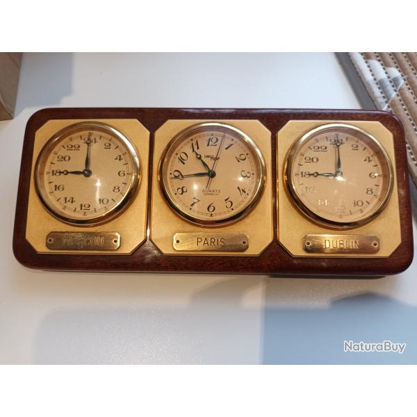 Ensemble 3 pendulettes GBELIN dore sur socle bois. Trs bel tat