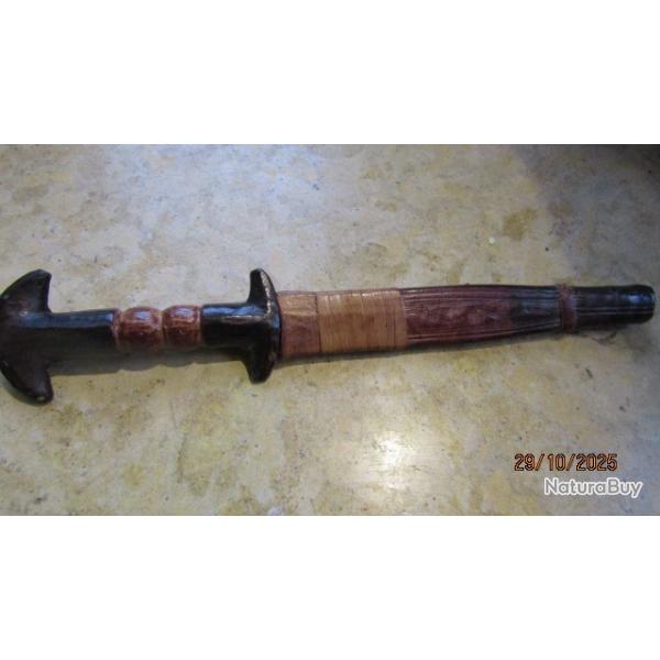 Couteau lame solide affute ethnique Mali Niger sud Saharien cuir antilope fin Afrique