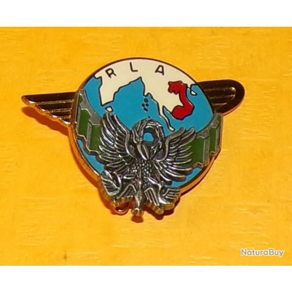 INSIGNE PARACHUTISTE :Rgiment de Livraison par Air, pingle sertie, dos guilloch, globe terrestre