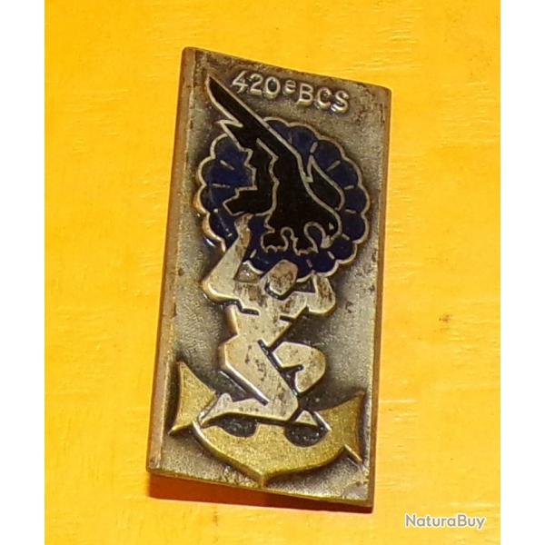 INSIGNE PARACHUTISTE : 420 Bataillon de Commandement et Soutien, dos guilloch , rectangle argent