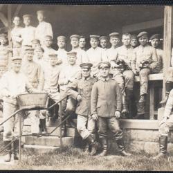 CPA -Photo - Un Groupe Soldats Allemands  -N°4127