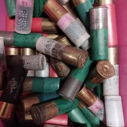 Un lot de cartouches calibre 12 en vrac de 2,8kg