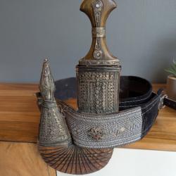 Belle jambiya d'Oman avec sa ceinture garnie d'argent