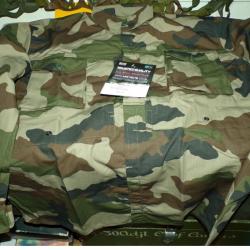 VESTE AVEC CAMOUFLAGE FEUILLAGE DE L'ARMEE FRANCAISE , TAILLE XL ,  FABRICATION ANGLAISE ARTKIS LIMI