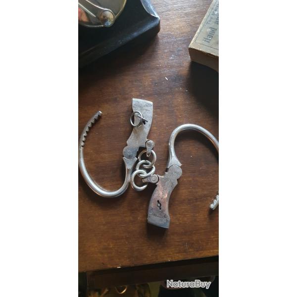 Menottes us  type 1904 " The Mattatuck "