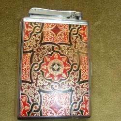 Briquet et étui à cigarettes