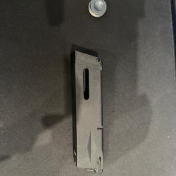 Chargeur KJW M9 CO2 cassé