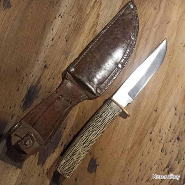 Couteau Poignard de chasse ou de vnerie poigne synthtique imitation corne avec tui cuir