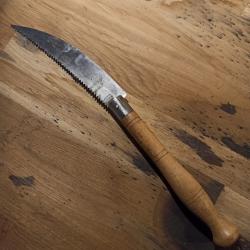 Couteau pliant lame-scie original, poignée régionale en bois, curiosité ?