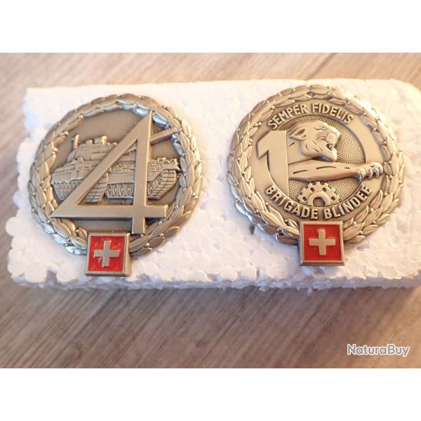 Lot de 2 insignes de bret suisse. Char de combat