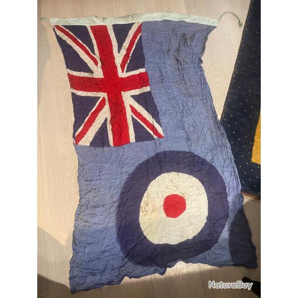un drapeau anglais R.A.F de pilote ww2