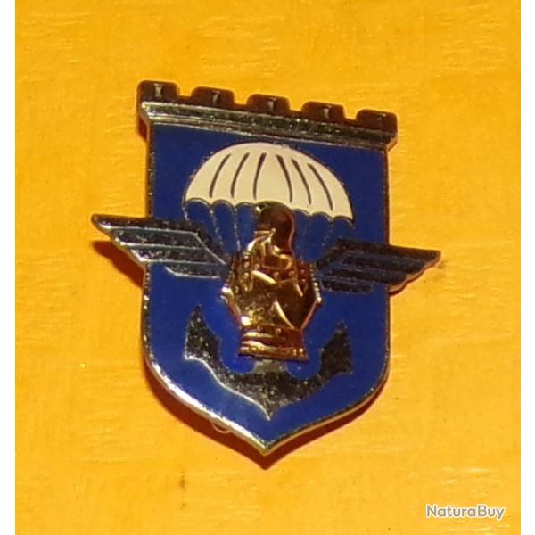 INSIGNE PARACHUTISTE : 17 Rgiment de Gnie Para, 1 pastille lisse, embouti ,cu crnel argent bl