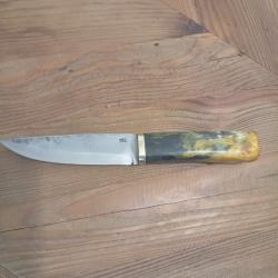 Couteau puukko, lame forgée acier carbone XC75 manche en bois de bouleau marbré