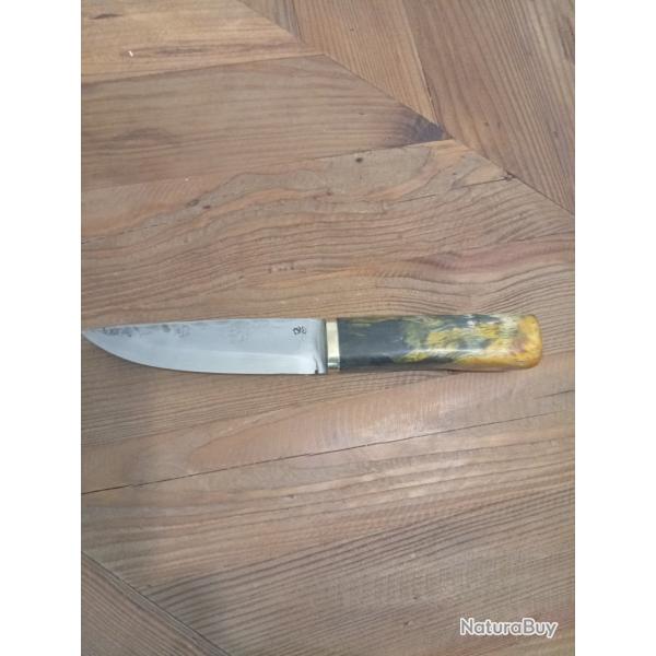 Couteau puukko, lame forge acier carbone XC75 manche en bois de bouleau marbr