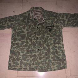 Veste camouflée USMC  M42 portée en Indochine . Sortie d'une malle d'un officier Français.