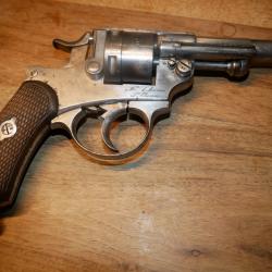 Revolver 1873 daté 1875 en 11mm73 canon en superbe état avec de belles rayures