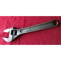 Ancienne clé à molette
