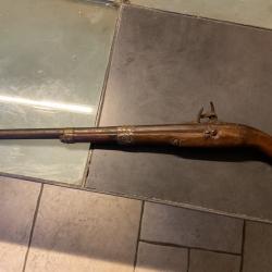 Long pistolet d'arçon a silex canon rond et à pans