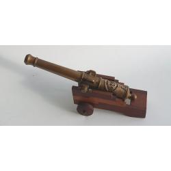 Canon de rempart du XVIIIe si&egrave;cle - R&eacute;plique miniature de collection  longueur 33 cm hauteur 15,5 cm