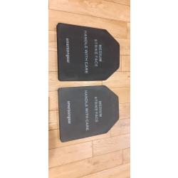 Deux plaques de mousse haute densité de marque Emerson neuves