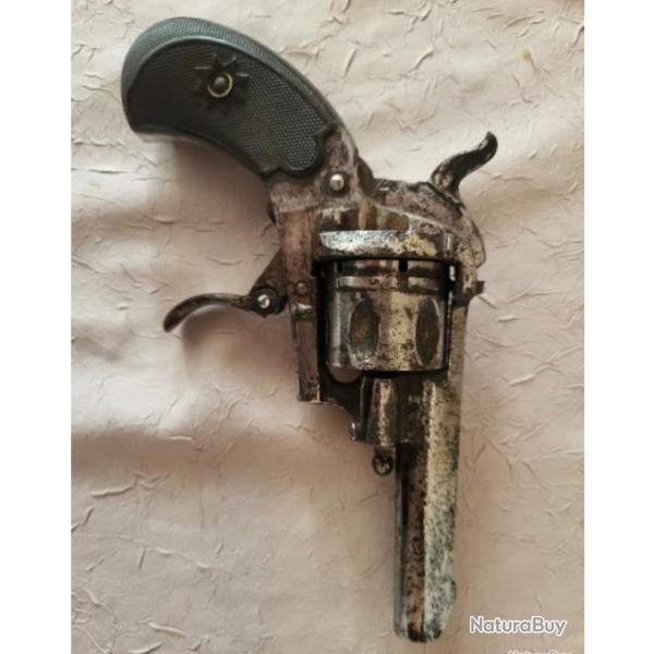 Revolver type lefaucheux carcasse ferme